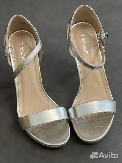 Босоножки на каблуке