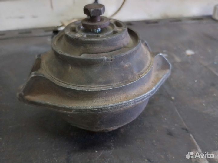 Подушка двигателя Мерседес 124 4матик