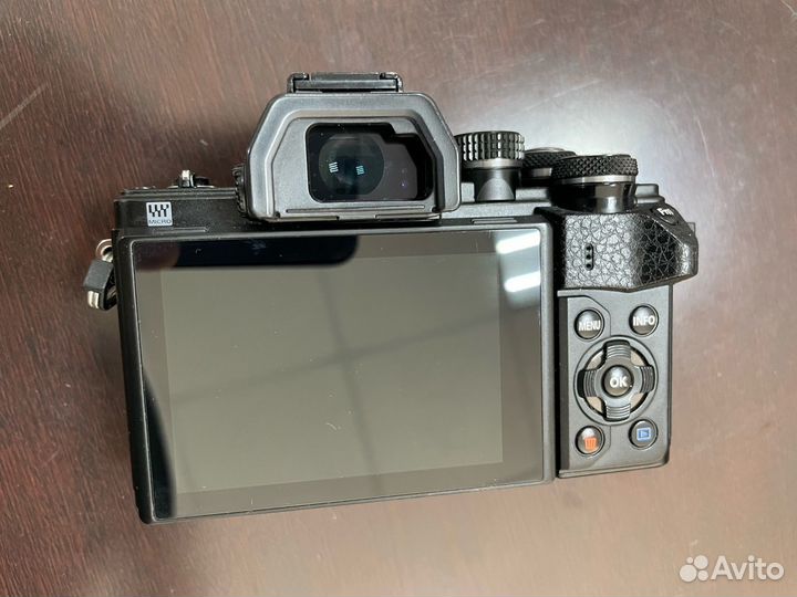 Olympus E-M10 mark II и 45/1.8 черный