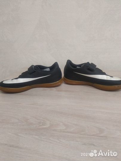Футбольные бутсы 31 размера