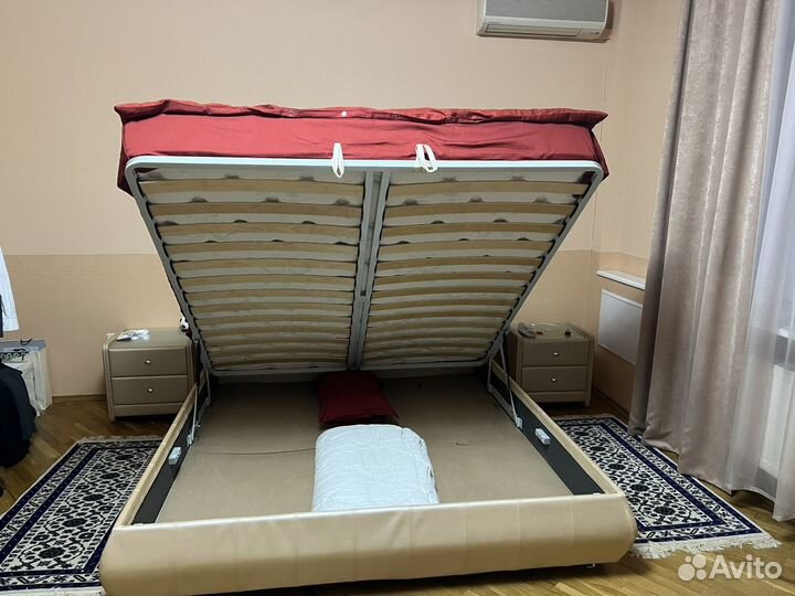 Кровать двуспальная бу с матрасом + 2 тумбы Ascona