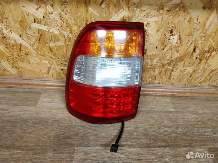 Фонарь задний левый Toyota Land Cruiser 100
