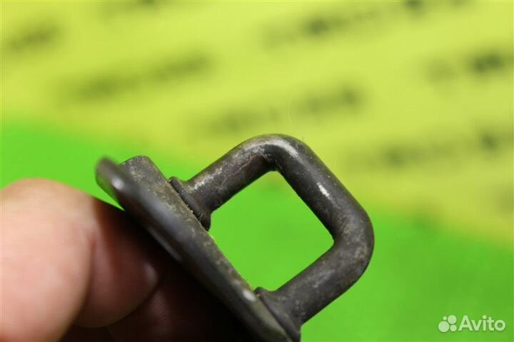 Петля замка багажника задняя Mitsubishi Delica Van