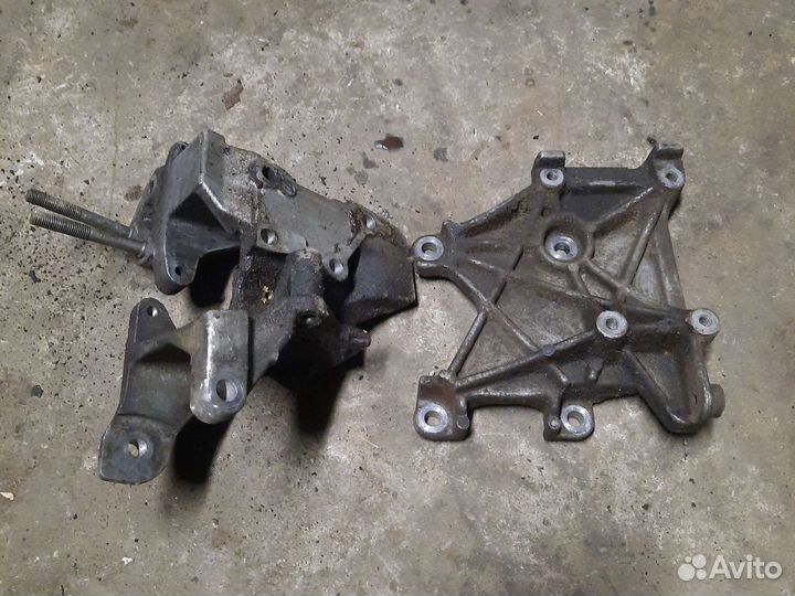 Кронштейн Mitsubishi space star 4g18