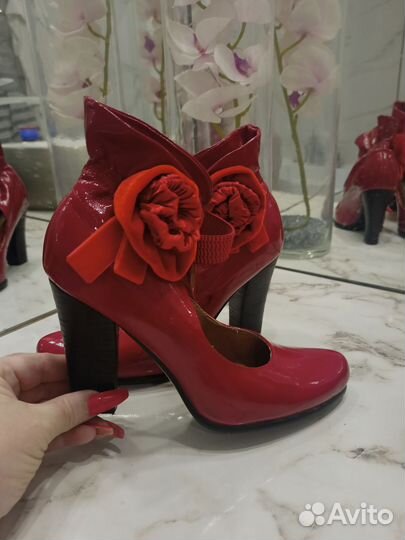Красный лакированные туфли