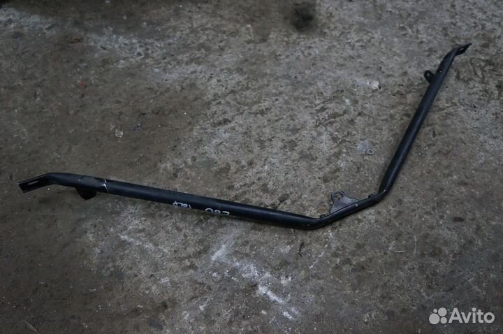 BMW E60 распорка под телевизор