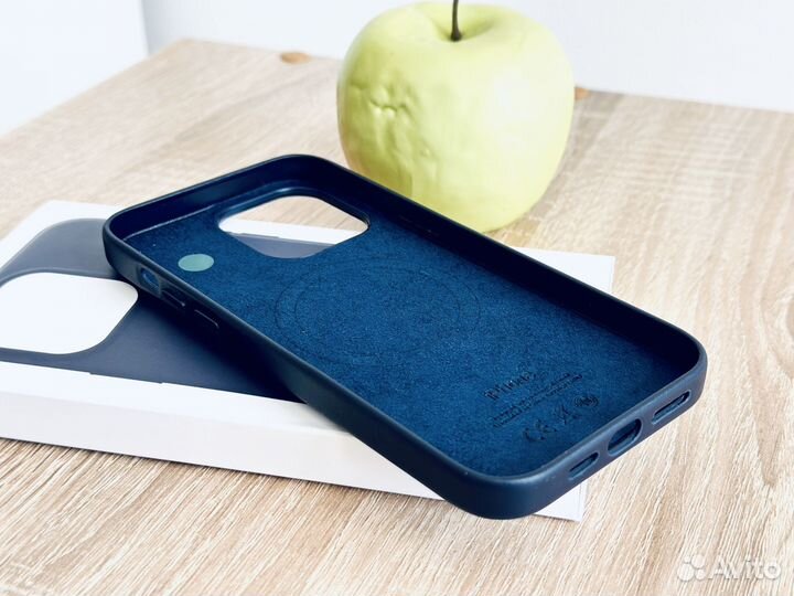 Чехол кожаный на iPhone 14 Pro Max