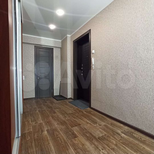 2-к. квартира, 53 м², 1/2 эт.