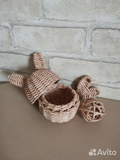 Шкатулка плетёная в форме животного