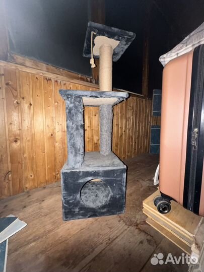 Кошачий домик с когтеточкой