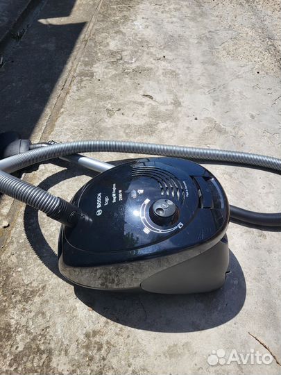 Пылесос Bosch 2100w