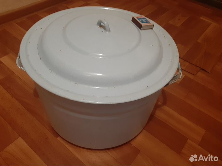 Кастрюля эмалированная большая