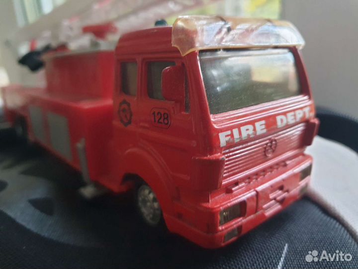 Модель грузовика mersedes пожарная