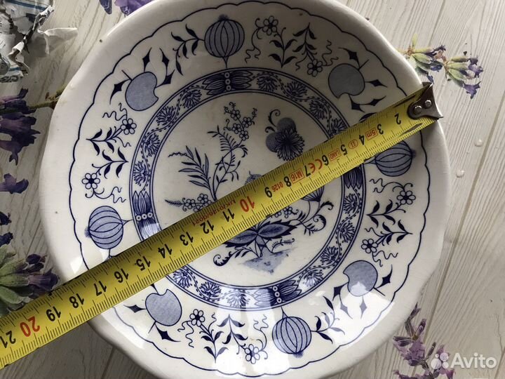 Синий лук, луковый узор салатник