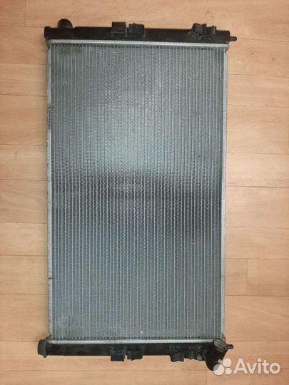 Радиатор охлаждения Peugeort 4007 2.2 дизель