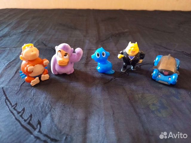 Фигурки из киндер сюрприза и скрепыши