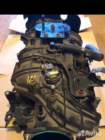 Впускнoй кoллектор для Кадиллaк Сadillас Еsсaladе