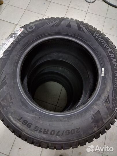 Kumho WinterCraft Ice WI31 205/70 R15 96T