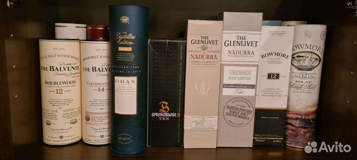 Бутылки из под виски пустые и коробки