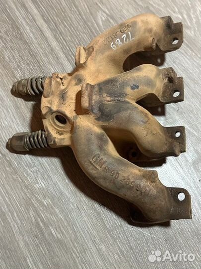 Выпускной коллектор Opel Vectra A E18NVR 1989