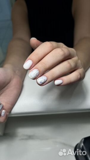 Модель на маникюр