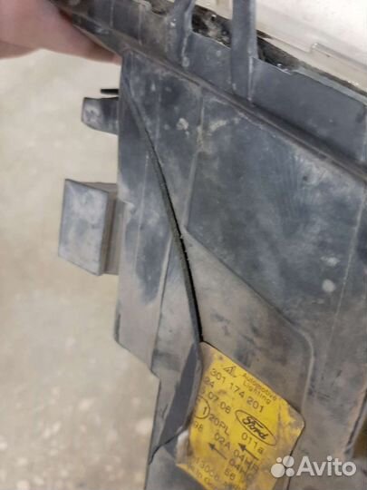 Фара левая Ford Mondeo 3