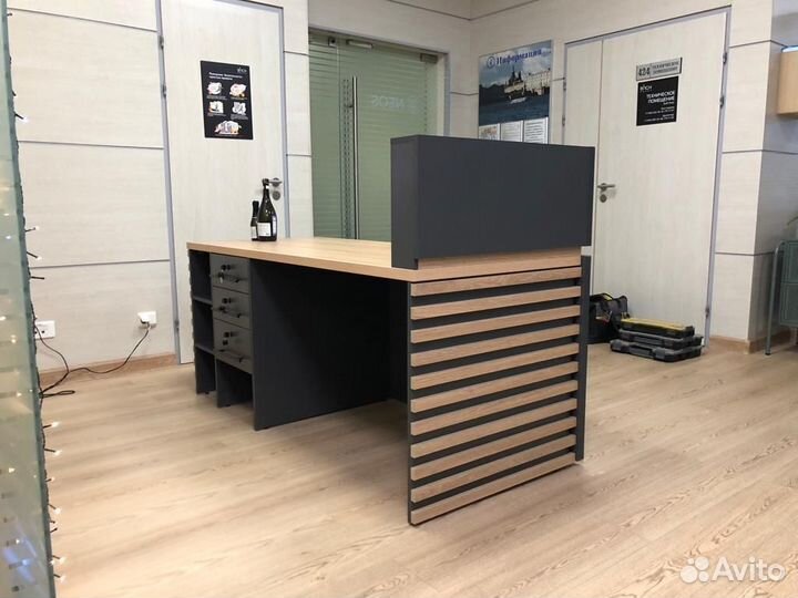 Стойка ресепшн