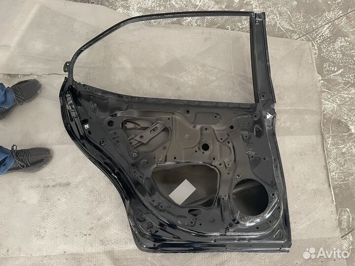 Дверь задняя оригинальная Camry 70