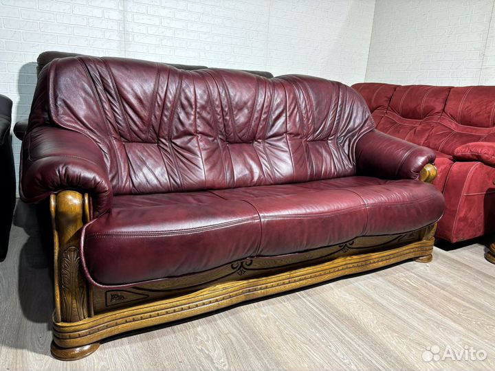 Кожаный диван на дубе