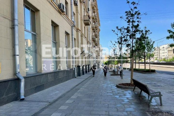 Продам торговое помещение, 221 м²