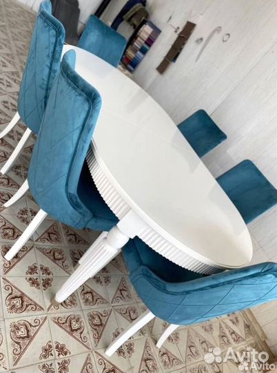 Столы и стулья