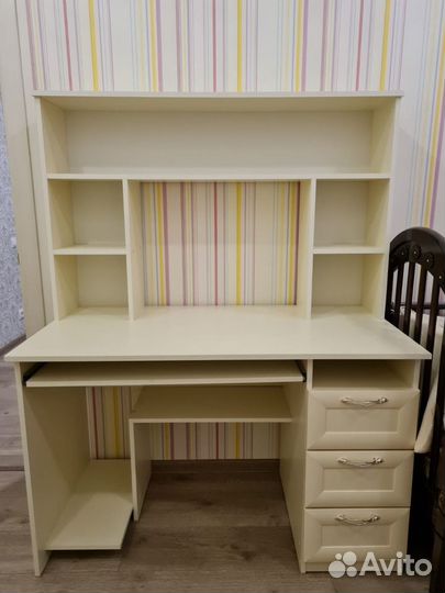 Компьютерный стол для школьника