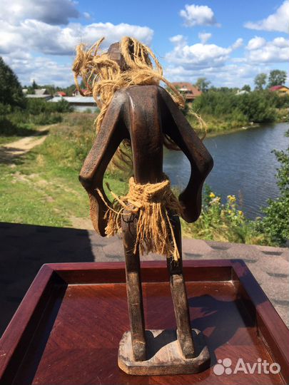 Статуэтка из дерева