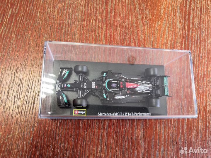 Модель formula 1 Mercedes F1 W12 2021 1 43 Bburago