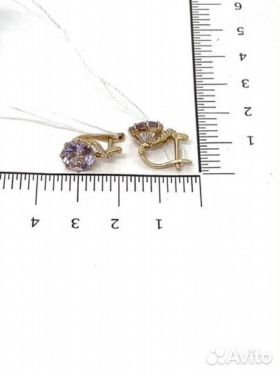 Золотые серьги с камнем