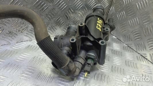 Корпус термостата дизельный peugeot 807 (96Z09A601