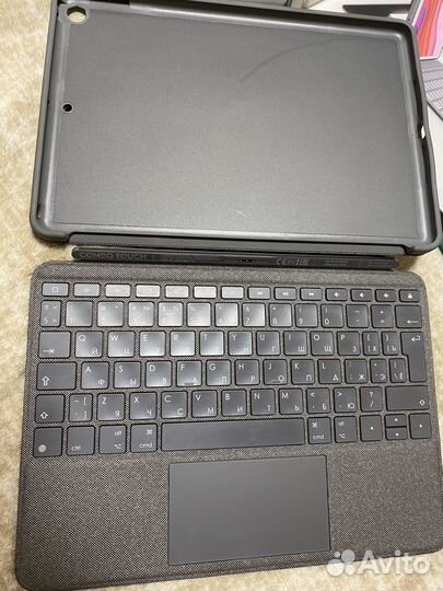 Чехол-клавиатура Logitech Combo Touch for iPad