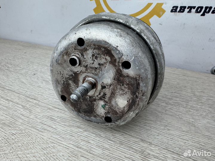 Опора двигателя левая Audi A4 B7 2006
