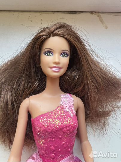 Кукла барби на машине