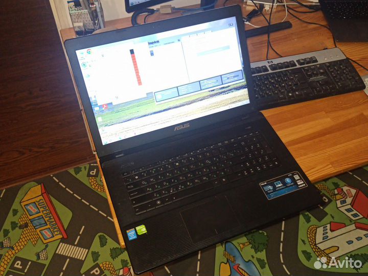 Ноутбук 17 дюймов Asus X75V живой аккумулятор