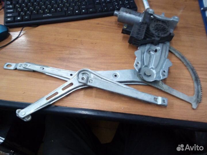 Стеклоподъемник передний правый Opel Astra H