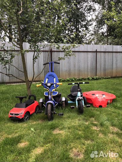 Велосипеды, песочница, машина-пушкар