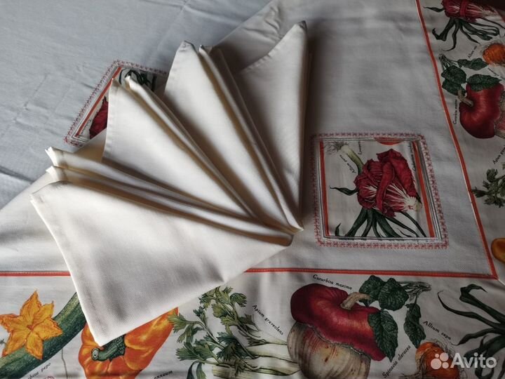 Скатерть льняная с вышивкой. Италия