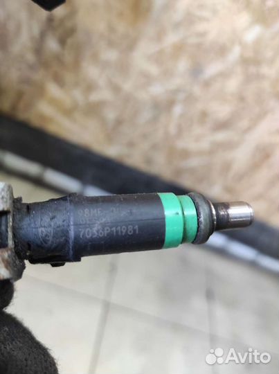 Рампа топливная с форсунками Ford Fiesta MK5 fyja