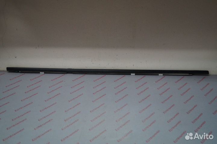 Nissan 82820-AV600 Молдинг зад правый