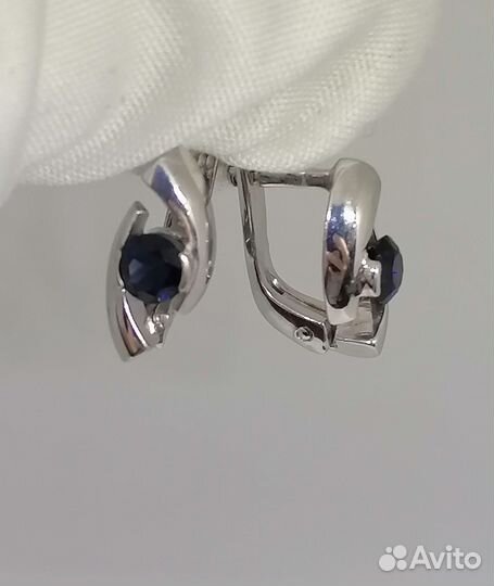 Золотые серьги с камнем