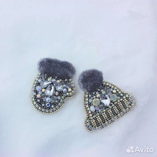 Брошь из бисера ручной работы