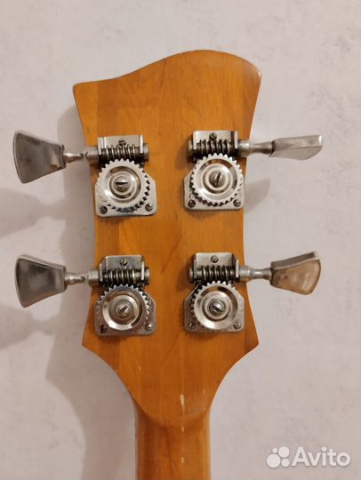 Бас гитара роден