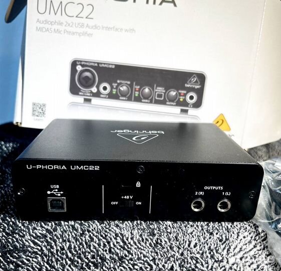 Звуковая карта Behringer UMC22