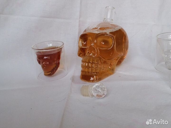 Графин череп и 6 стопок